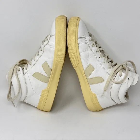 Veja MINOTAUR X BERLIN WHITE PIERRE - Women’s Size 10